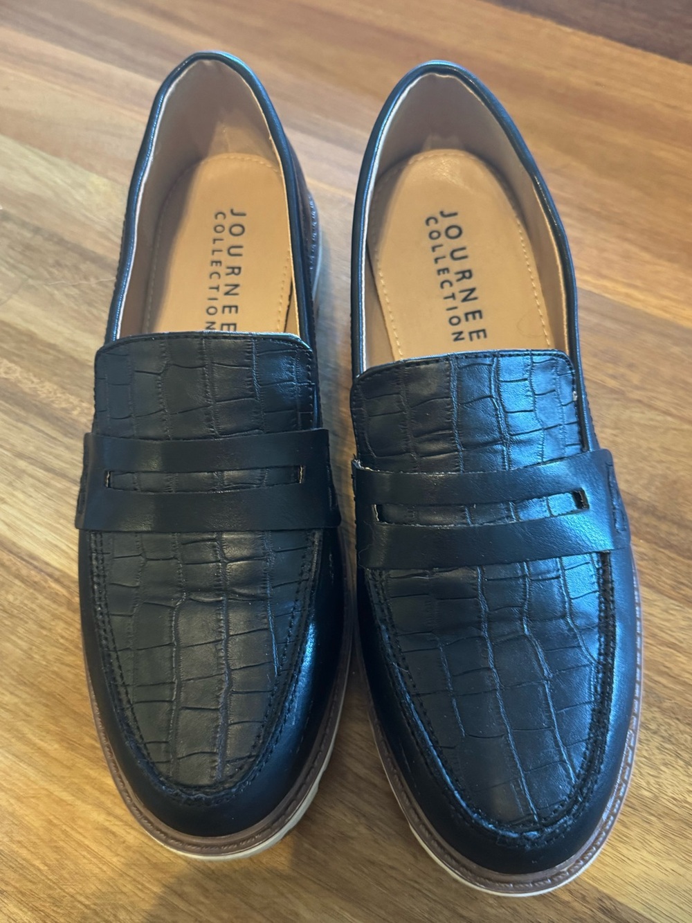 Journee Collection Black Croc-Embossed Penny Loafers | 9.5w